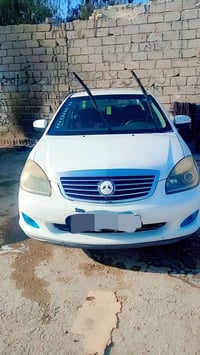 سلام عليكم جيلي موبل 2013مكفوله عام كلشي شغال بيها تخم تاير مكينه وكير...