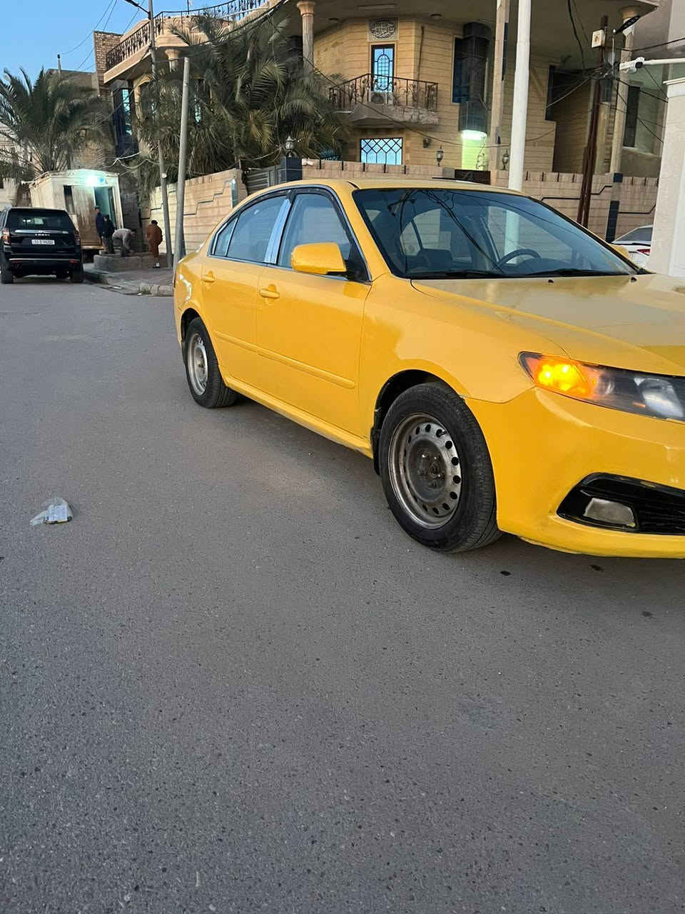 السلام عليكم 
للبيع اوبتيما 2009 وارد كوري اصل خط واحد بنزين مكينة 2000 جديدة وعلى الشرط گير 4 نمر جديد حدادية من الدعامية للدعامية مبدلة جديد منظومه تبريد  السيارة جاهزه متصرف عليها ربع ضربتها جاملغ خلفي مبدل بس القبق ما بيها اي عابر مصفرة هيئة وغرامات مداور ثاني يوم 
#السعر 78 وبيها مجال 
#عنواني السماوة حي الحسين 
#اتصال ***********
