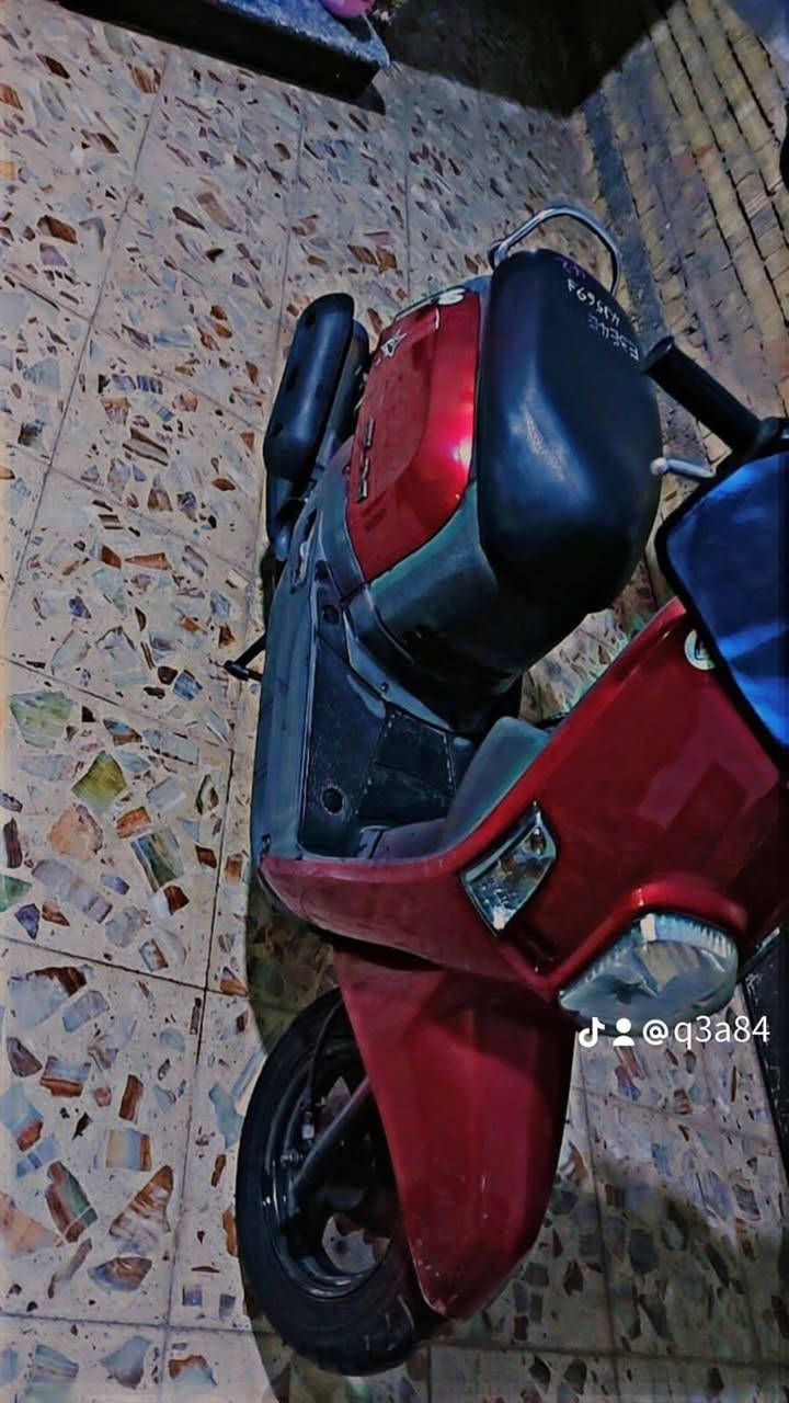 سلام عليكم دراجة بوليسي نوزل شاشةصغيرة دراجة كفالة مكينتها خرسة ما مفتوحة تخم تاير جديد باتري جديد ما عوزها شي بيها ملاحضة بلكفر الامامي بس  نكرة باي وقت سعرها ٧٠٠ و بيها مجال مكانها كربلاء حي العباس ***********
