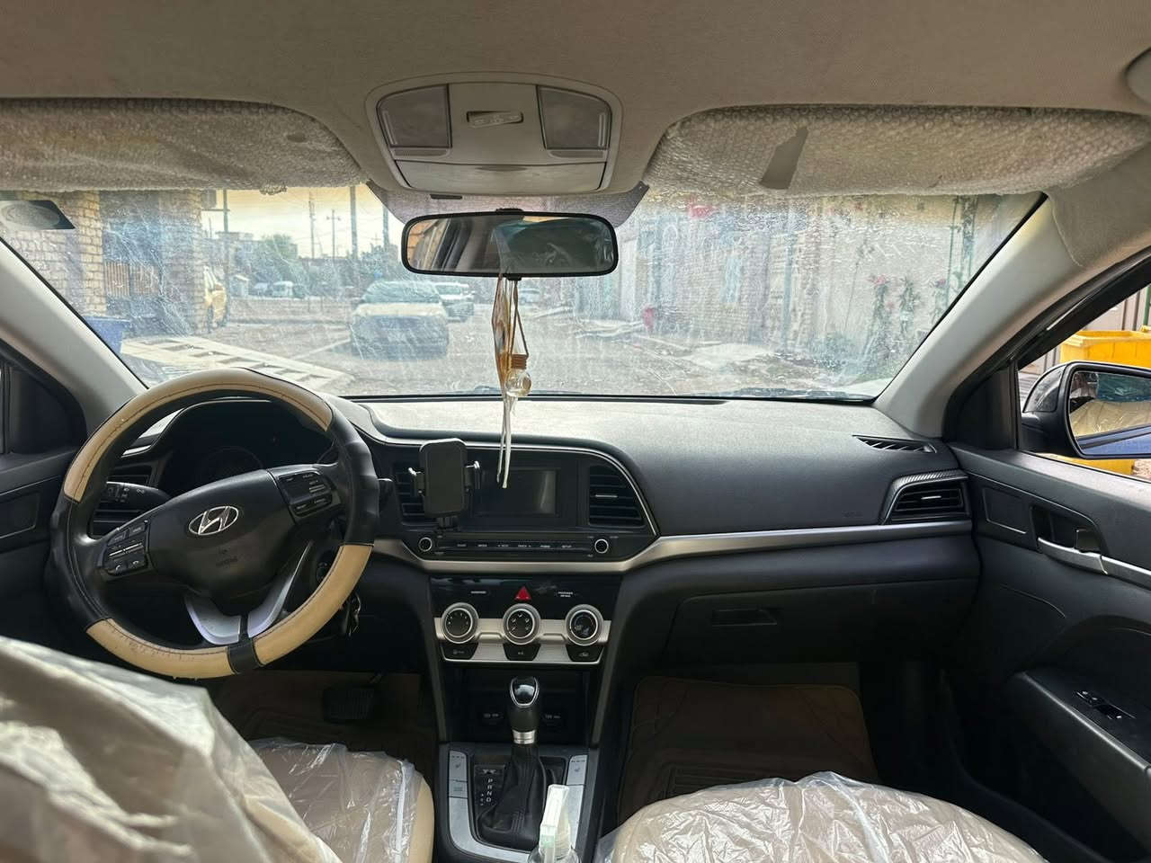 السلام عليكم النترا للبيع أمراوس موديل 2020 حادثها جاملغ وبنيد ودوسات معمره بدون دواخل جاهزه ونضيفه السعر 118وبيه مجال رقمي***********
