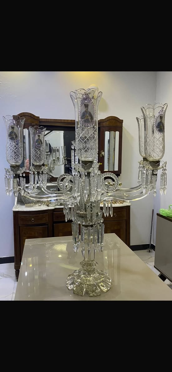 السلام عليكم ورحمة الله وبركاته 
يتوفر لدينا ثريات عدد 2 من النوادر جداً  
انتاج روسيا قبل اكثر من 100عام 
الثريات بحاله جيدة جداً 
السعر يرجى التواصل على الرقم  (غير متوفر على الانترنيت )
***********
