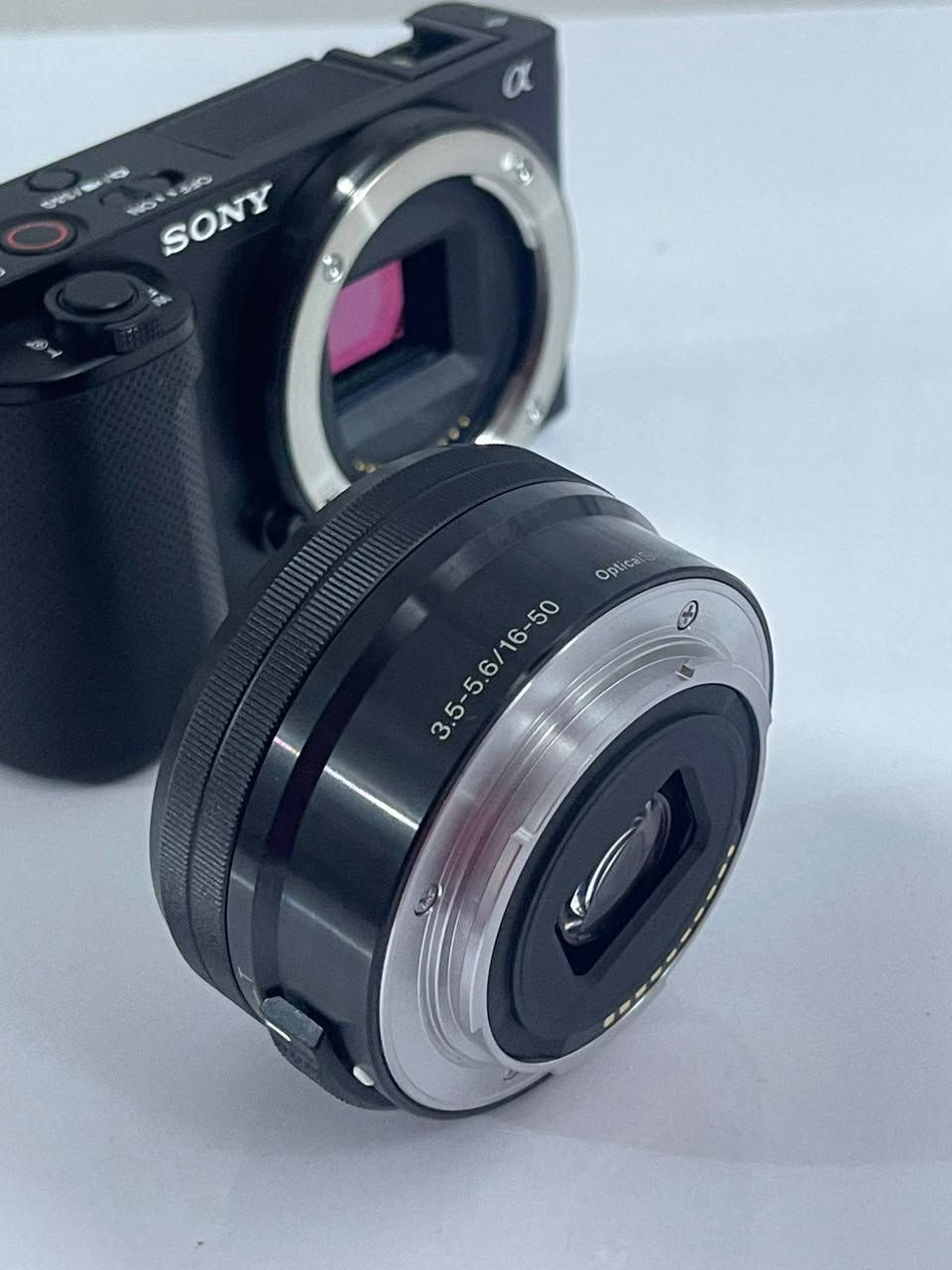 Sony Zve10
وياها عدسة 16/50
كيبل شاحنة بطارية احزام 
24 ميغا بكسل بالفوتو
فيديو 4k 
تصوير 50 فريم سلوموشن ع 4k
120 فريم  hd
وتستخدم مع الحاسبة أيضا
كارتونة وكل ادواتها وياها 
نظيفة جدا جدا  استخدام قليل 

سعر 700 وبيها مجال قليل


**إذا كنت صاحب هذا الإعلان وتريد حذفه لأي سبب، رجاءا أرسل رسالة إلى الدعم الفني**