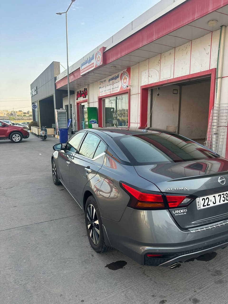 🚗 نيسان ألتيما بلاتينيوم 2021 (فول المواصفات) 🚗
السلام عليكم شباب.. للبيع ألتيما بلاتينيوم (Platinum) موديل 2021، سيارة نظيفة جداً وجاهزة وما محتاجة برغي.
المواصفات:
• الفئة: بلاتينيوم (أعلى صنف).
• الموديل: 2021.
• الرقم: أربيل (تحويل مباشر).
حالة البدن (الضرر):
• البنيد: تبديل أصلي وبنفس اللون.
• الجاملغ: تبديل تجاري.
• باب الخلفي (جهة اليمين): نص صبغ.
• الشواصي: سليمة 100% بشرط الفحص.
• الدواخل: سليمة تماماً وبدون أي ضرر.
• الايرباك: راجع سستم وشغال نظامي.

ملاحظة: السيارة حيل نظيفة بالواقع وأحلى من الصور، ومواصفات البلاتينيوم معروفة براحة السياقة والرفاهية.

155 ورقة ($15,500) وبيه مجال بسيط للشراي.

رقم الهاتف *********** 
بيه واتساب 
او على الخاص
