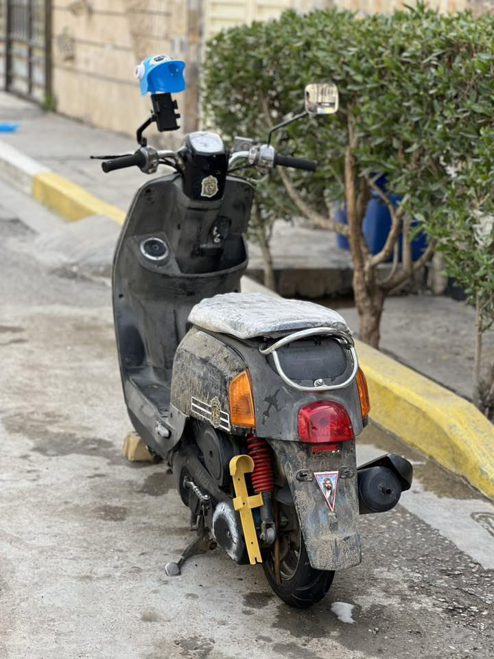 سلام عليكم دراجه بوليس للبيع الدراجه كلها بلاديه ومختمه ختم واحد المكينه مكفولة مامفتوحه ناعمه الكهربائيات كلها شغاله كيج سرعه كيج بانزين اشاير شغاله سلف هندر شرط نكره    الكشن موجود الدراجه حلوه ونظيفه اوراقها كامله السعر 600 وبيه مجال المكان بغداد الزعفرانيه اربع شوارع الرقم ***********
