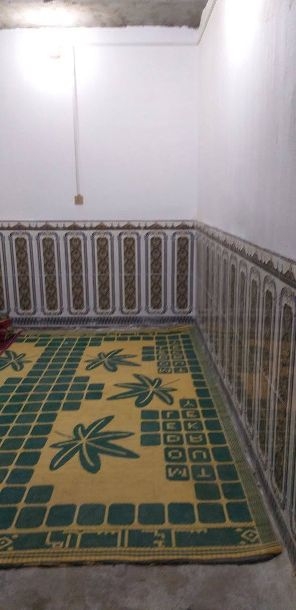 للبيع سعر مناسب جدا سند 25 ضمان البيت مكانه قريب على الشارع منطقه خدمات ماء كهرباء اعمده مجاري  شارع عريض مولد منطقه مستمر  جيران اوادم جدا المساحه البيت 125
غرفه 6فى4
صاله 8 متر في 4
مطبخ 3في 3 سيراميك جاهز
برني اوستقبال 5في 4
صحيات سيراميك
ترك خلفي 3 متر العرض متر
عنوان الشاميه الدلال  مقابيل المعارض *********** للبيع 22 فقط اتصل
