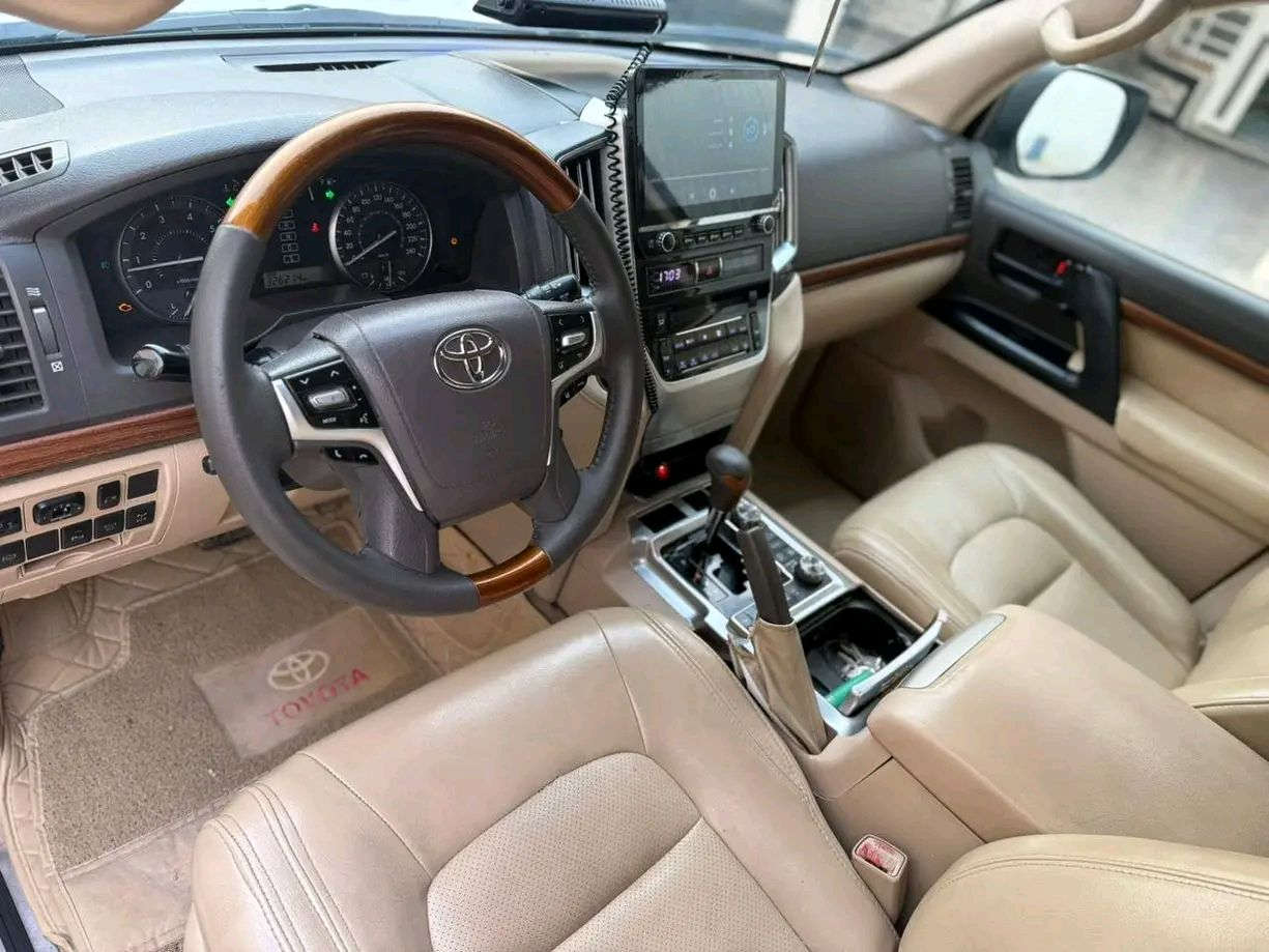 لاندكروزر 2014 محدثه 21 داخلي وخارج سياره جديده بالباكيت بيها كافيه بسيطه جدا جاهزه من الدعاميه للدعاميه ادامه كامله السعر مناسب جدا 245 بيع سريع العنوان حله ناحيه الطليعه***********
