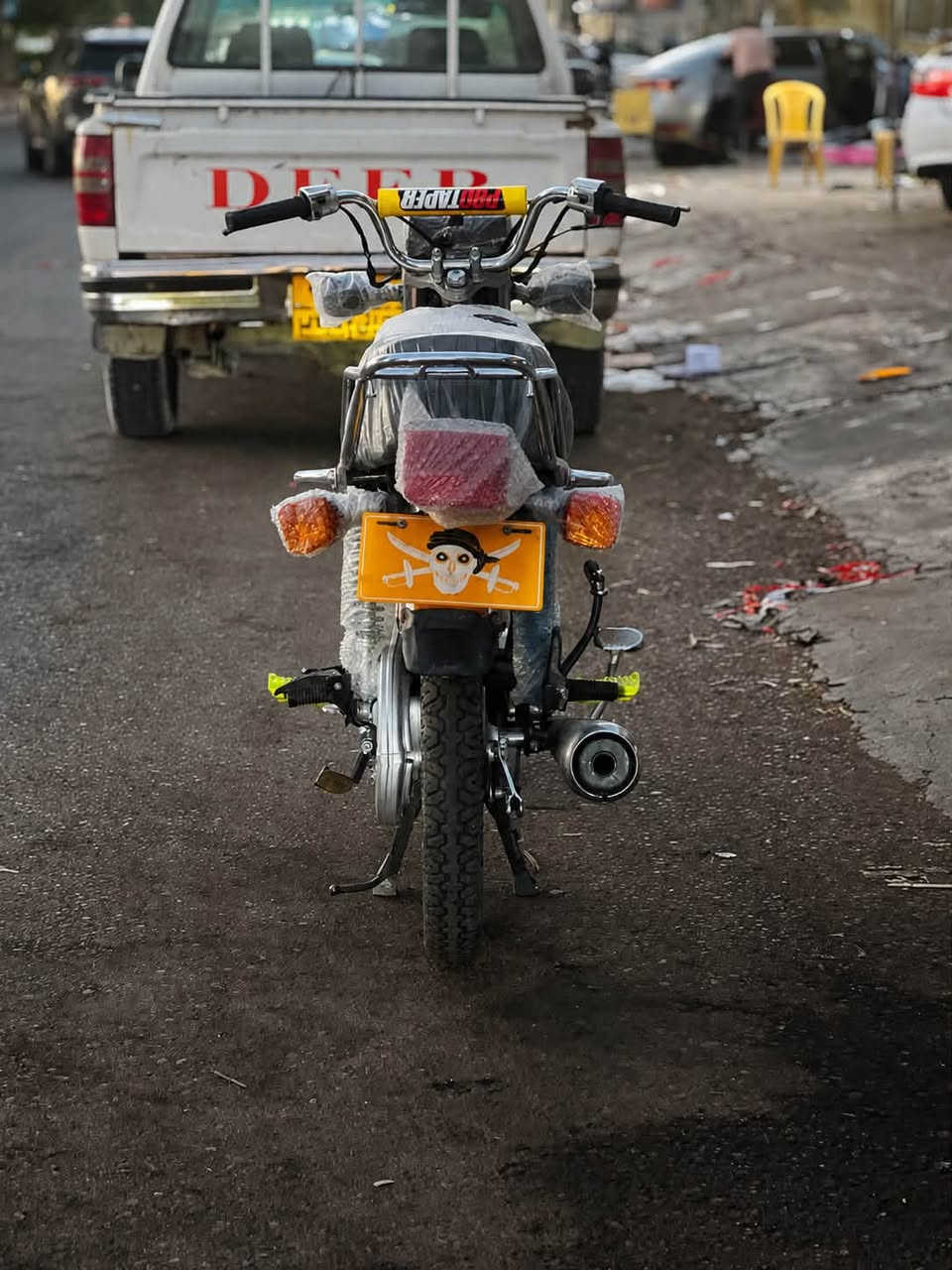 🏍️ دراجةتایگر هونزدە.   4 گیر.  (TIGER HONZDA) موديل2020
دراجة جديدة (لوك)، تشبه الزيرو وماشية شي قليل كلش. كل شي بيها بشرط الفحص وعلى بلادها.

🛠️ المواصفات والشروط:

 المحرك (المكينة): بشرط الفحص (ما مفتوحة نهائياً)، ما تنقص دهن وما بيها أي دخان. مكينة قوية وجديدة.

 الشاصي والبدن: كل النواحي بشرط بلاد، وحتا لسویجات مالتها الأصلية مال بلاد.

 الأوراق: المنيفيست الأصلي مال الشركة موجود وياها.

 الكهربائيات: منظومة الكهرباء كاملة والشاشة (کلە شغال) كله شغال وبشرط الفحص.

 التايرات والبريكات: التايرات اثنينهم جدد، والبريكات مضبوطة كلش وما بيها أي نقص.

💰 السعر والعنوان:

 السعر:500 دينار (ألف دينار).

 العنوان: كركوك - الشورجة، قرب مطعم حمه ناصر.📍📍

📞 للاستفسار والشراء:

 رقم الهاتف: ***********

ملاحظة للمشتري: الدراجة على الواقع هي تحچي عن نظافتها ومتانتها، وكل شي بيها ينباع بشرط الفحص والضمان.

🔱🔱🔱🔱🔱🔱🔱🔱🔱🔱🔱🔱

🏍️ ماتۆڕیتایگەر 4 گیر(TIGER HONZDA) مۆدێل2020 

ماتۆرێکی زۆر زۆر تازە و لۆک، هاوشێوەی سفرە و زۆر کەم کاری کردووە. هەموو شتێکی بەشەرتە و لەسەر بیلادی خۆی ماوەتەوە.

🛠️ تایبەتمەندی و مەرجەکانی ماتۆڕەکە:

 مەکینە (بزوێنەر): بەشەرت،  (نەکراوەتەوە)، بەبێ سەرفکردنی ڕۆن و بەبێ دووکەڵ (بخار). مەکینەی توند و لۆکە.

 شاسی و بەدەنه: هەموو لایەکی بەشەرتی بێلادە، تەنانەت سوویچەکانیشی بێلادین.

مەنەفێسی شەریکەیی خۆی لەگەڵ دایە

 سیستەمی کارەبا:، کارەباییات و (دەشبۆڵ)ی بەشەرت و بێ کێشەن.

 تایە و برێک: هەردوو تایەی لۆکن و برێکەکانی زۆر مەزبوت و بێ کێشەن.

💰 نرخ و ناونیشان:

 نرخ:500, دینار (پێنج سەد هەزار)

ناو نیشان شۆرجە نزیک چێشت خانەیی حمە ناسر📍📍

📞 بۆ پەیوەندی و کڕین:

 ژمارە تەلەفۆن:***********

تێبینی بۆ کڕیار:ماتۆڕەکە لە کاتی بینیندا خۆی شاهیدی پاكی و توندوتۆڵی خۆی دەدات، هەموو شتێکی بە شەرت دەدرێت.
