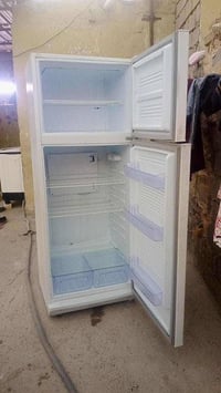 ثلاجة • جديدة • مقفولة