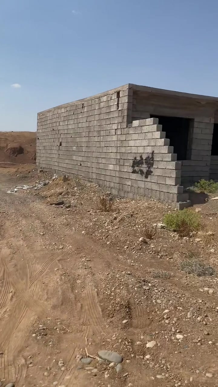 السلام عليكم 
قطعه ارض ركن للبيع المساحه(١٦٠)متر 
موقع حي تنك خلف تانكي الماء الوره المحكه
***********
