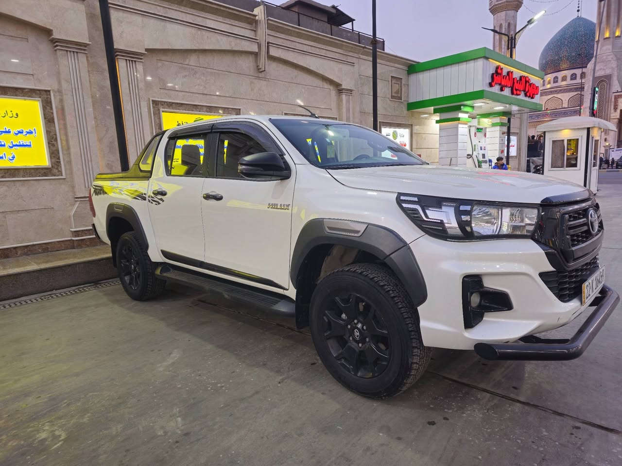 السلام عليكم 
للبيع تيوتا هايلوكس🛻 4 سلندر  بانزين 
ادفنجر 2018  استيراد خاص فول مواصفات 
سعودي دبل سنترلوك استيراد خاص
كمبريسر اصلي 
رادارات
ماشية 79 الف  حقيقي شرط جهاز
رقم اربيل دولي بسمي تحويل ثاني يوم سنويه 2030 هزه جديده 
فول مواصفات للاخير 
كامره خلفيه اصليه
حساس امامي خلفي 
مري شفط 
قطعتين تبريد ❄️
٦ سماعات 🔊 
شاشة🖥️
باقي المواصفات معروفة
السعر 263
سعودي استيراد خاص
مكاني بغداد
لاستفسار 📞 ***********
