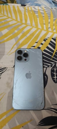 آيفون ١٣ برو ماكس • شاشة مكسورة • شاحن معا