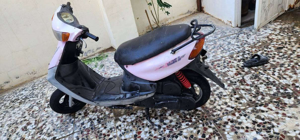 دراجه ماكس قجمه للبيع الدراجه كامله  بس سلف متشتغل نقصه باتري +الصالنصه البلاد موجوده اذا تريد ال fmاو البلاد بكيفك مكينه ممفتوحه بلاد
المكان بغداد الحريه 
الرقم:***********
السعر 300قفل
