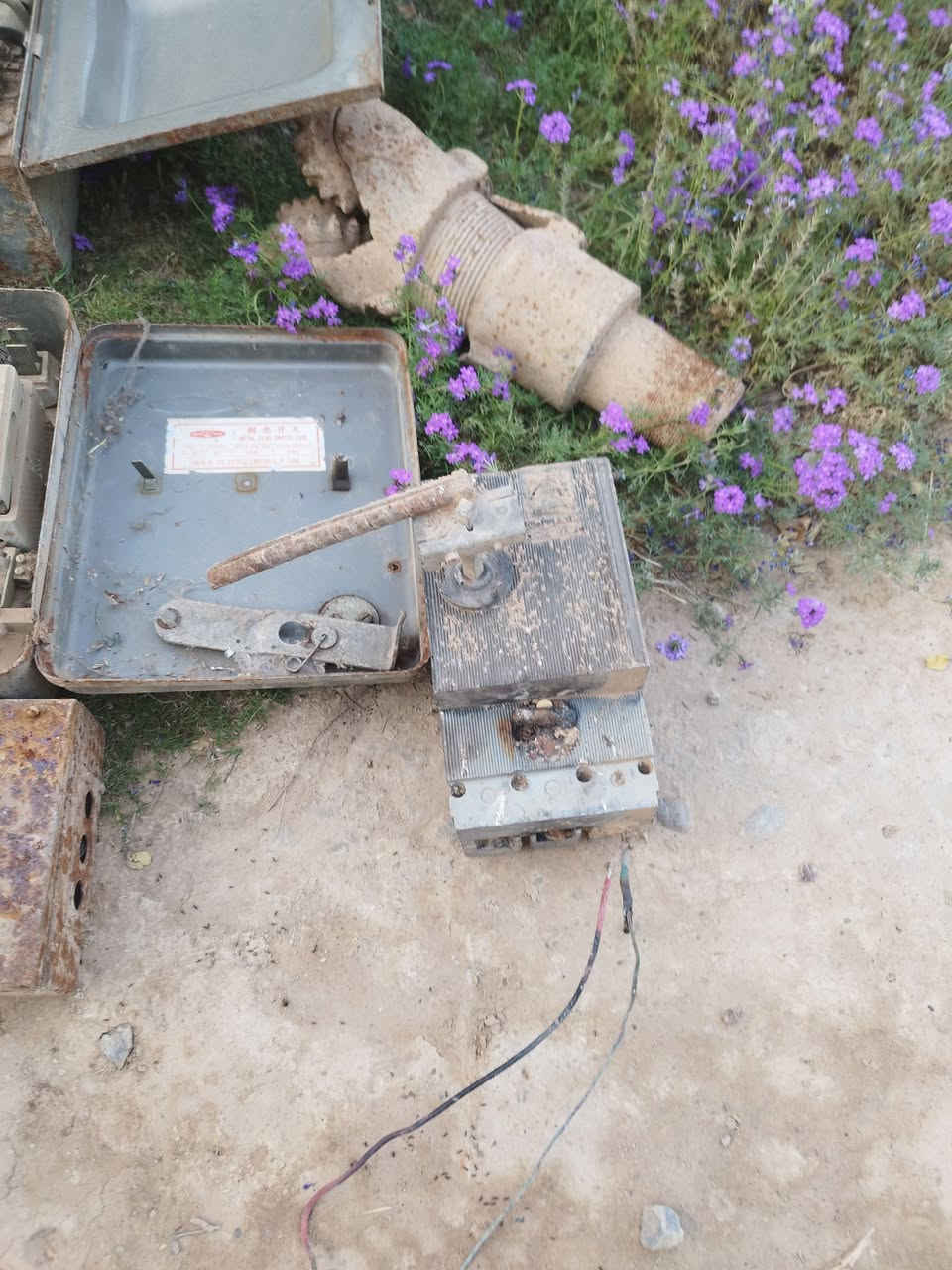 عندي ذني قواطع قديمات كلش بيعهن ب 100 والبرينه الي بصفهن هم وياهن


**إذا كنت صاحب هذا الإعلان وتريد حذفه لأي سبب، رجاءا أرسل رسالة إلى الدعم الفني**