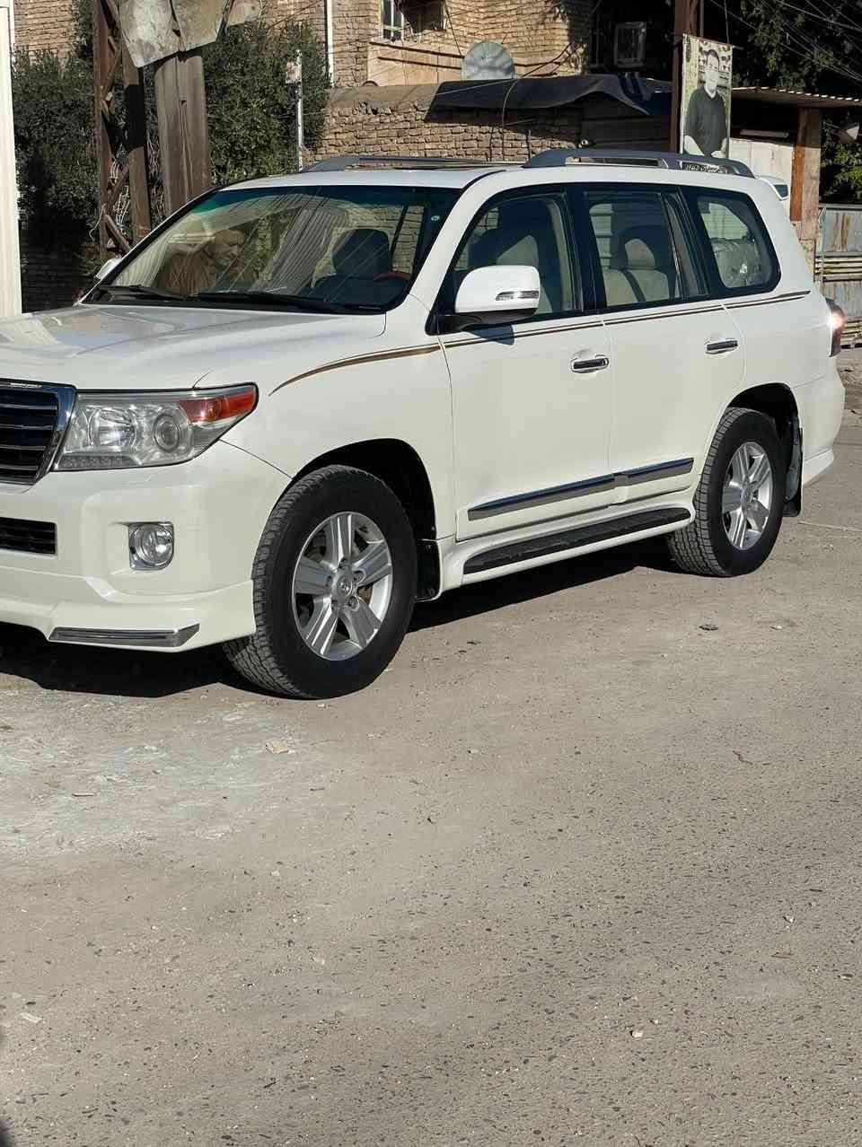 السلام عليكم عليكم 
لاندكروز للبيع بريم فول مواصفات ماشية 180
السعر 355 وبيها مجال حك الجية مكاني الحسينية مال راشدية رقمي ***********
