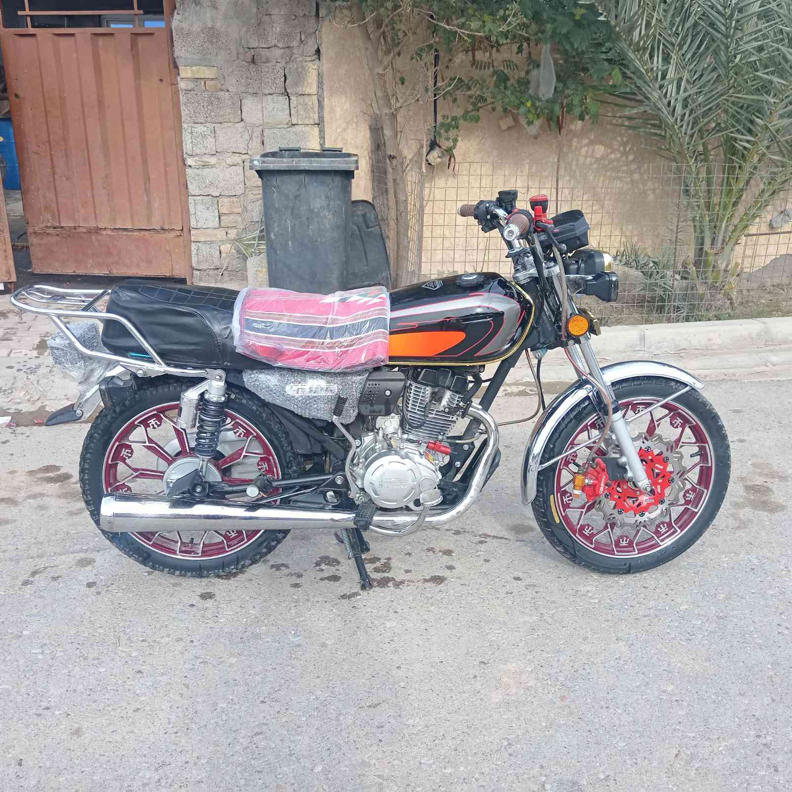 السلام عليكم ورحمة الله وبركاتة نامة برو مديل 25مكينه 200سيسي دراجه تشغيل بصمه حساسات كهربائيات كلهه شغاله بريك دسك خلفي ودسك امامي دراجه خير من الله شرط الفحص محرك مكفول سعر 950وبيهه مجال مكان ميسان قضاء علي الغربي شراي اتصل مامتواجد خاص *********** او مراسله الصفحه هاي علي سعد الذهبي
