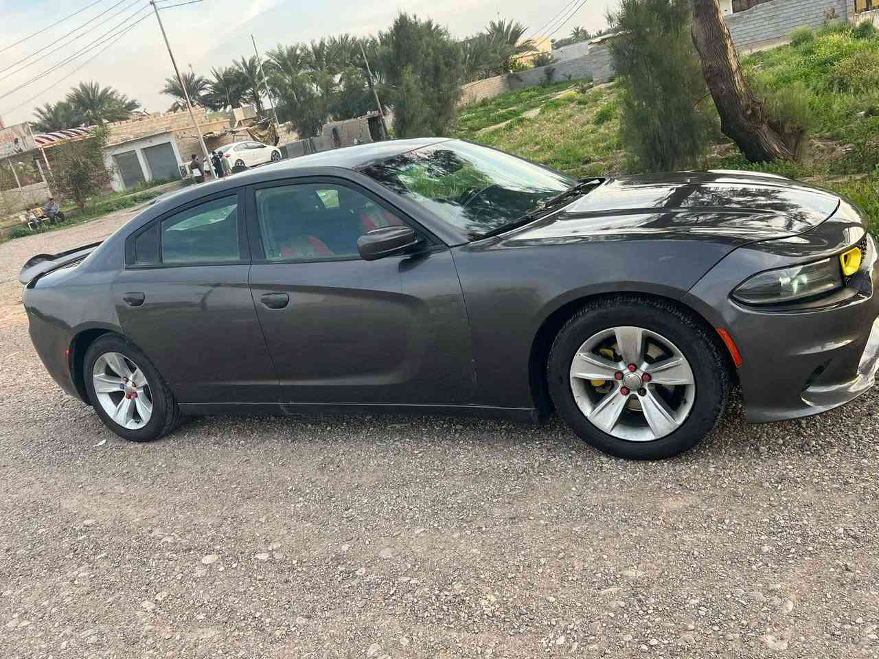 سلام عليكم 
دودج جارجر الفين 16
 الفئة SXT.
 
   اللوحة اربيل خصوصي
 ..اللون سود...
مادة المقعد. قماش
عدد المقاعد 4 
محرك 3.600
6 .سلندر
اوتوماتيكيه

مكان ديالى 
الاستفسار تصال على الرقم مبايل ***********
***********
