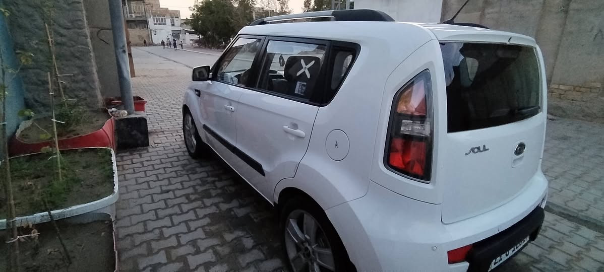 كيا صول خليجيه رقم سليمانيه باسمي محرك 1600 بيه بس قبق الحنطة مصبوغ بدون فتح بدون معجون السياره جديده وحلوه كير محرك حداديه مكفولات تبريد شغال مكان السياره ديوانيه السعر(( 98  ))  الشراي يتصل وبي خير ويدلل ***********
