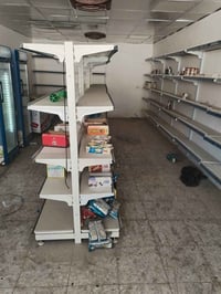 عندي عارضات 5ومجمده 1 لبيع ورفوف يعني اسواق كامله لبيع لي يريتهن هاذه ...