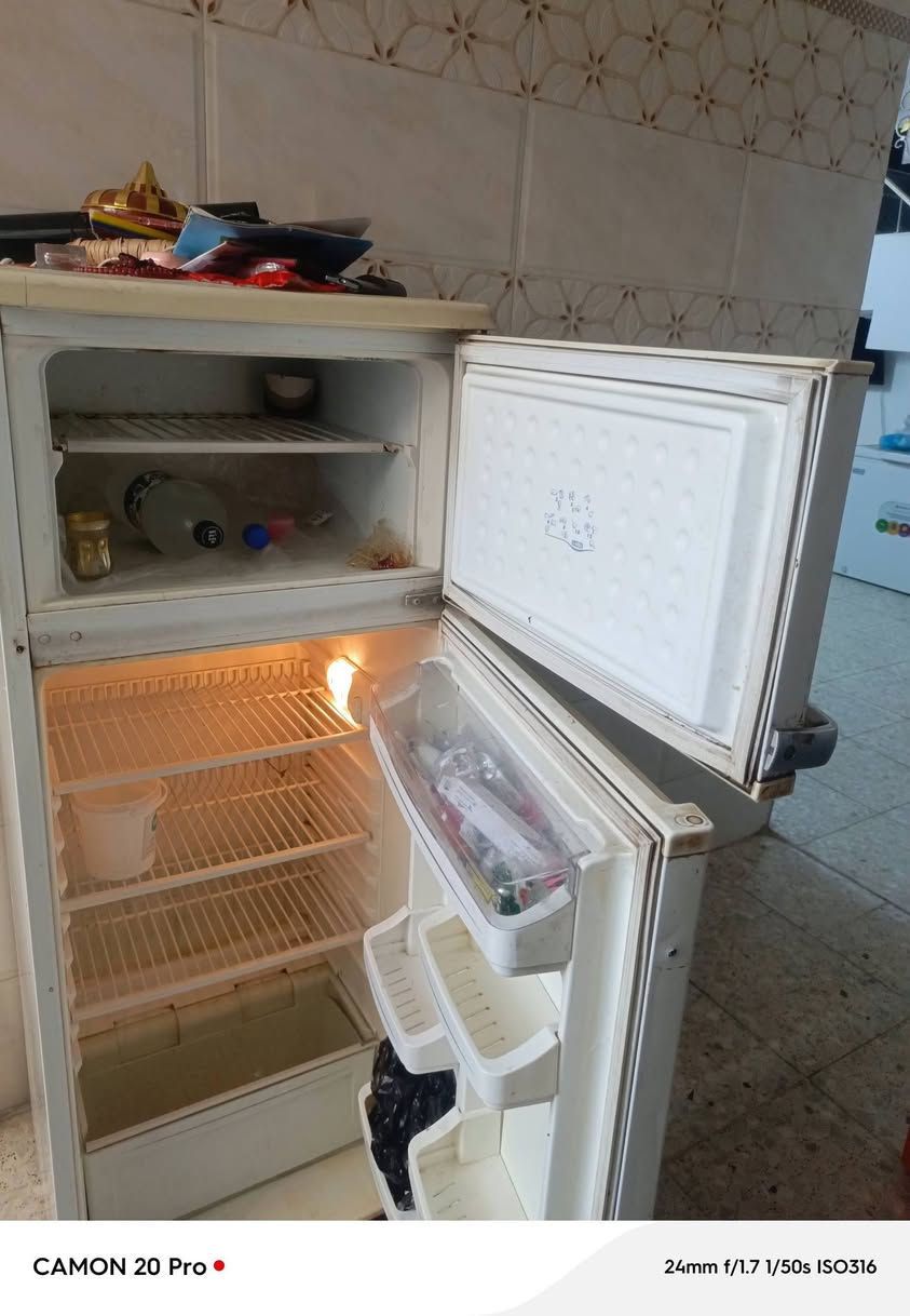 السلام عليكم 
عندي ثلاجة فيستل نظيفة وتجميدها ممتاز
واثنين مبردات نظيفات 
للبيع


**إذا كنت صاحب هذا الإعلان وتريد حذفه لأي سبب، رجاءا أرسل رسالة إلى الدعم الفني**