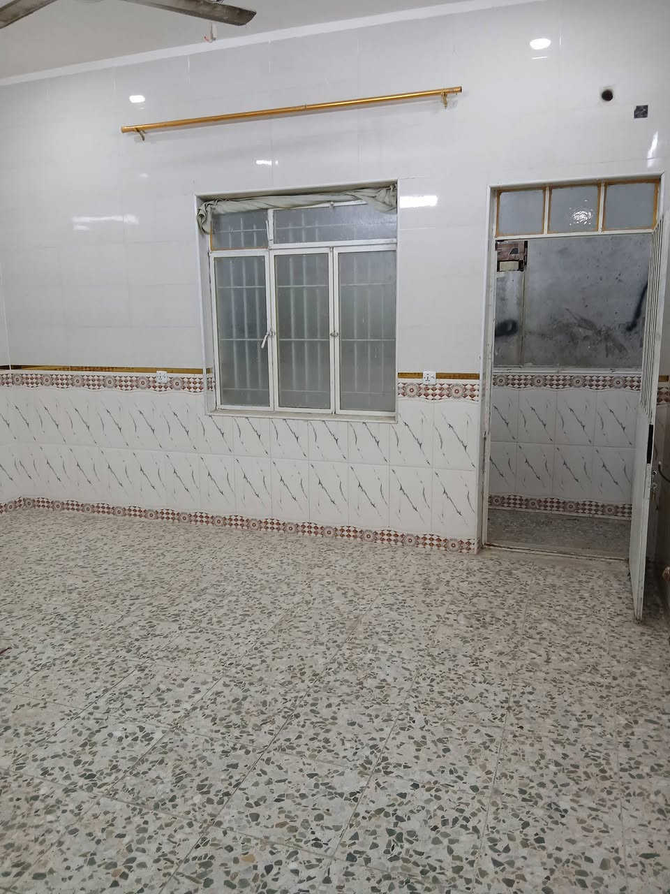 دار للبيع مساحه 200 متر منطقة العصائب الأولى ثاني فرع عن لشارع العام للاستفسار ***********           ابو محمد
