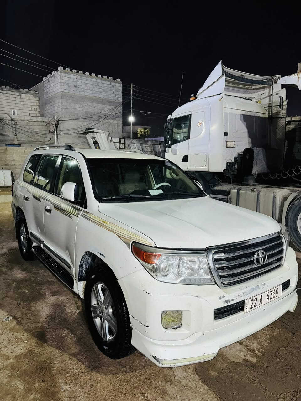 سلام عليكم لاندكروز للبيع 2012كاز مكينه 8سلندر رقم اربيل نكليزي مكان البصره بيع أو مراوس رقم ***********
