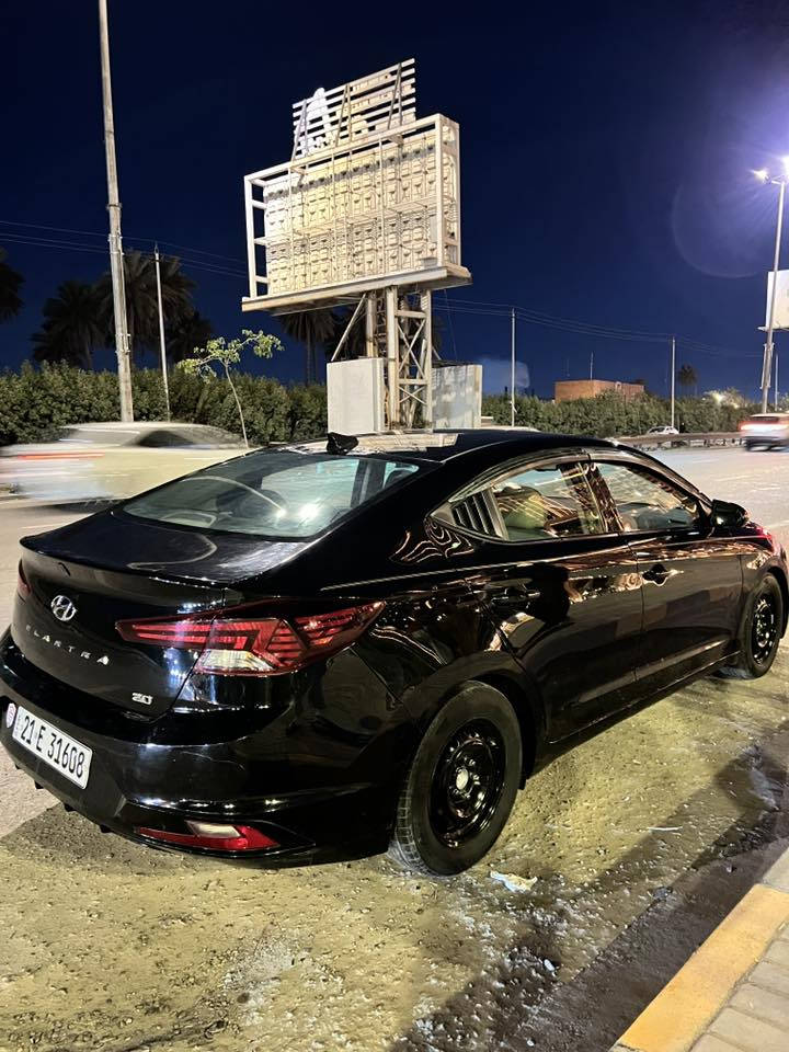 السلام عليكم  النترا 2019 بدون ايرباك رقم سليمانيه بأسمي رقم وهزه جديده قبل اسبوع مسويهن صور الحادث والسونار بالمنشور بدون لغد ولا شاصي ولا اي دواخل مناقصه اي شي حته دهن قبل يومين مبدل ايرول اصلي الف متصرف عليهه سياره فول مواصفات كير ايتي عدا الفتحه رادار امامي وجانبي وباقي مواصفات المعروفه 
السعر  130 وبيه مجال كلش بسيط مكاني بغداد حي الاعلام رقم ***********
