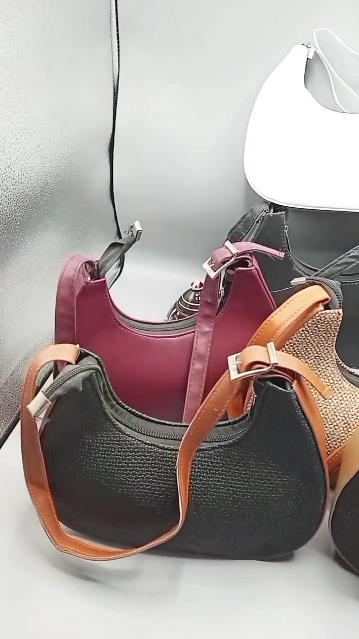 عروض وتخفيضات 🔥🔥
عروض العيد بدت من الآن فصاعدا 
بس يم باغلين هذا العرض 🔥👜 
ثلاث قطع من الموديل الموجود في الفيديو ب10 ✔️ 
استغلوا العرض واطلبوا الان الكمية محدودة الكمية محدودة 
💢 للحجز والاستفسار يرجى الاتصال بنا أو مراسلتنا على الواتس اب ***********📞
🚚🚚 متوفر توصيل لجميع محافظات العراق 

#العراق #بغداد #اكسبلور_فولو #لايك #متابعة
