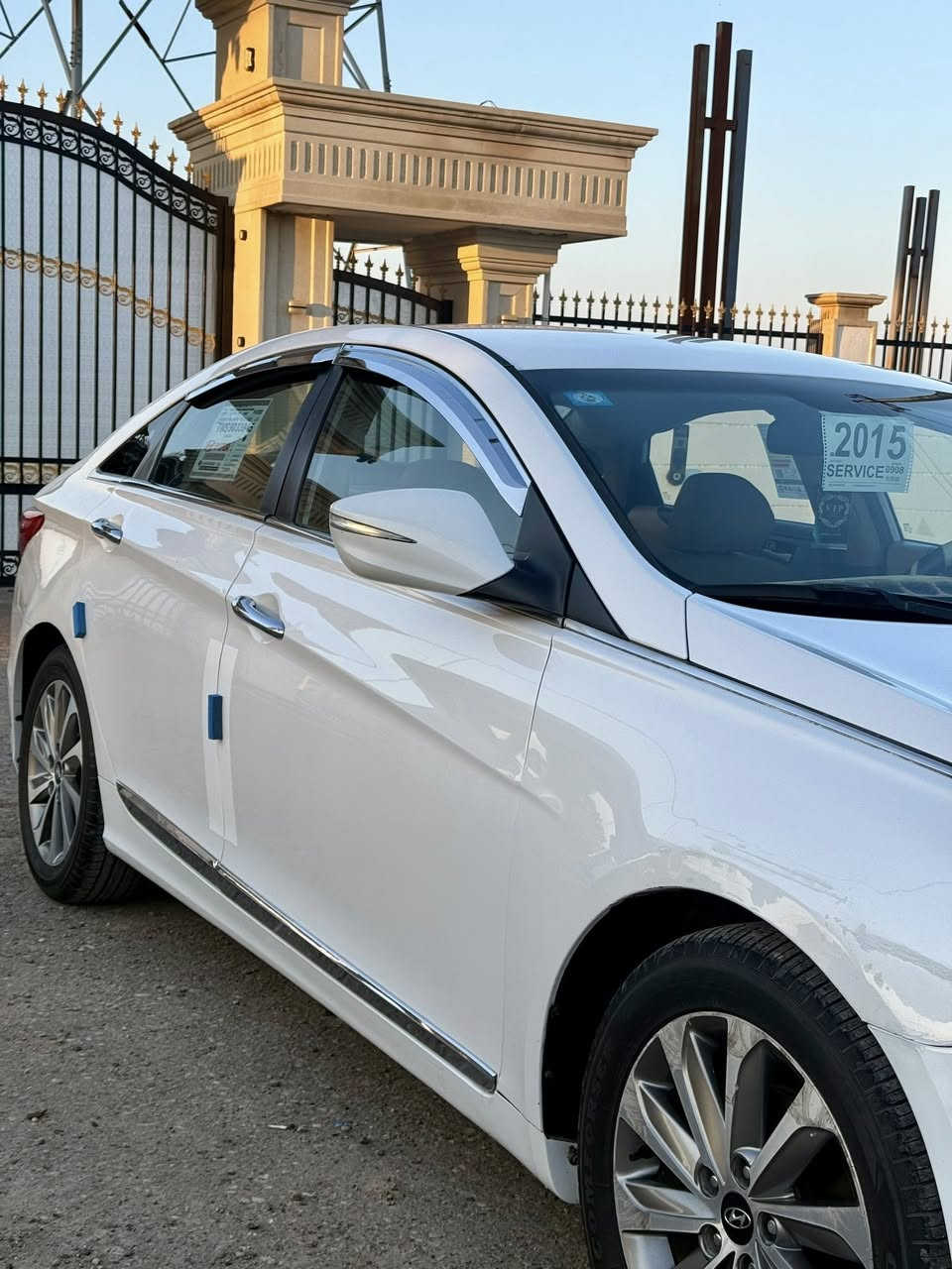 السلام عليكم جميعاً هونداي سوناتا خليجي موديل 2015 محرك 2400 رقم بغداد دولي بسمي.  
تحكم ستيرن قطعتين تبريد شفتات سرعة كشن كهرباء مري شفط محرك كير صدر خلفي امامي كلها جاهز وجديد تخم تايرات جديد تبريد ثلج ❄️ السيارة بيهة نص قطعة رش الجاملغ الخلفي بدون حادث ولا دواخل باقي السيارة كفالة السيارة جاهزة من كلشي مال جناي 
العنوان  صلاح الدين  بلد    للاتصال ***********
