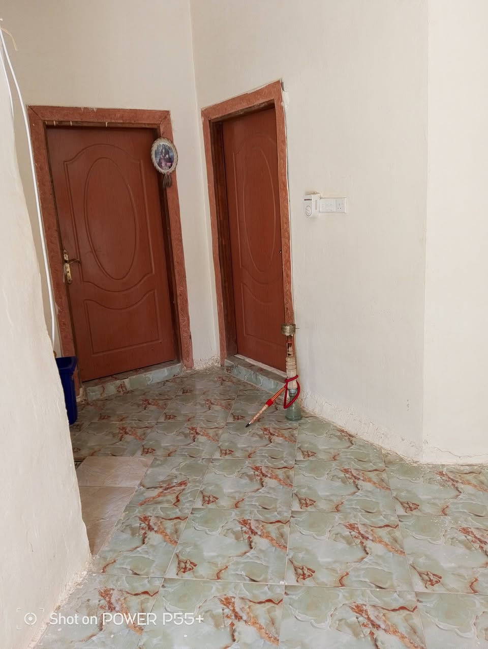 بيت للبيع مساحته 520 عكادة طابقين خمس غرف وبراني 11متر ونص شارع المدارس الصينيه للاستفسار اتصال ***********
