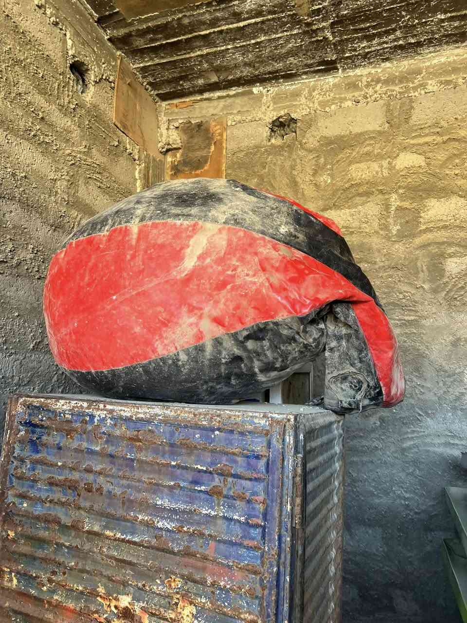 سلام عليكم شوايه دجاج 12 شيش كامله هيه وجامه ما بيه نقص +جيس ملاكمه جديد اخذته وترسته وما علكته عفته + براد نضيف شغال ثلج جديد ما بي شي + جهاز جري نكطع بي واير وما اندله الكطع وين  ذني كلهن للبيع ليفيدنه بخدمته يتصل عل رقم وبي واتساب ايضن تريد تراسلني هم موجود *********** بل خدمه
