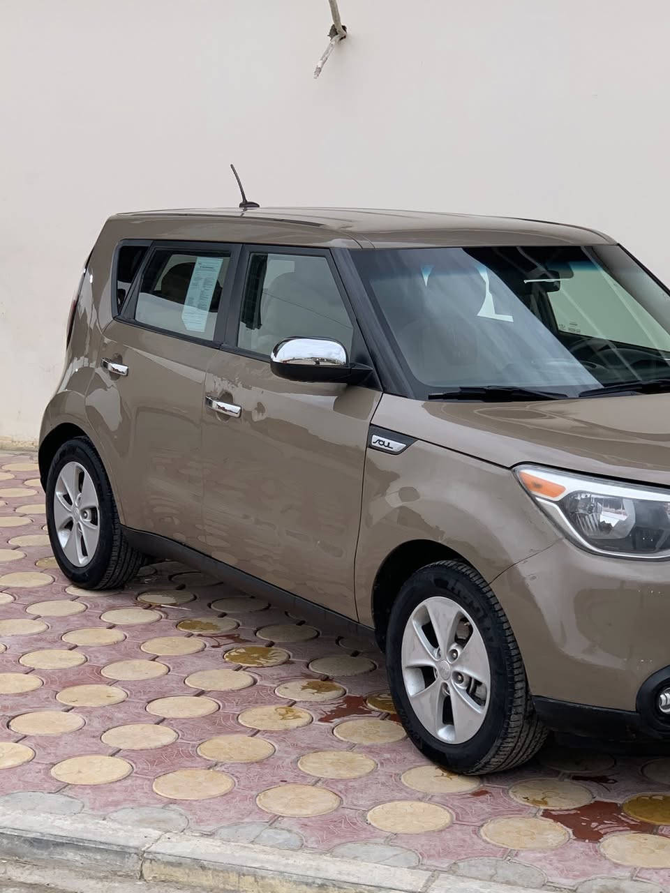 سلام عليكم كيا صول موديل 2015حادثه بنيد وجاملغ امامي وربع الجنطه وخلفي السعر 110ورقه مكاني نجف ***********
