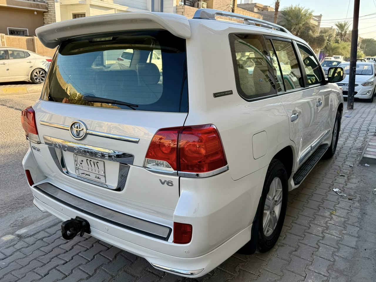 تويوتا لاندكروز 2015 ساز  فول مواصفات مكفولة كفالة عامة رقم بغداد مميز تنباع ويه الرقم سنوية باسمي كاملة من كلشي مابيه اي نقص داخل وخارج ماشيه 120 الف محرك 4000 سته سلندر السيارة جديدة جدا مكان السيارة كربلاء ***********

