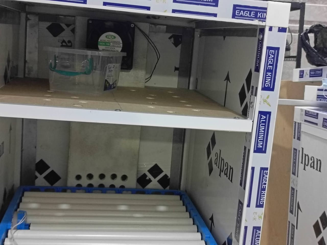 متوفر فقاسات من المنيوم ومن مجمدات فول اوتماتيك وتقليب يدوي من سعة ١٥٠  لحد ٥٠٠  بيض الدجاج وحضانات الكتاكيت بأحجام حسب طلب من ١٠٠ لحد ٢٥٠ كتكوت
للتواصل والطلب لتجهيز 
***********
