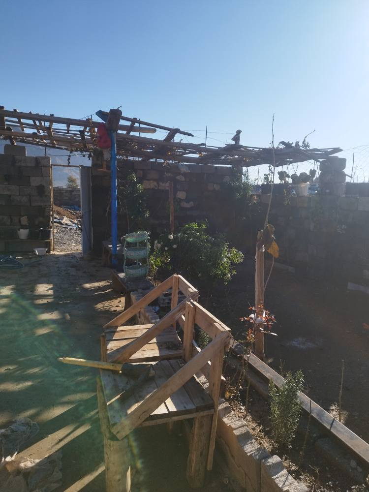 سلاو ريز بؤ گشت لايه ك ❤️
خانوو 200مه تر روو رؤژ هه لات
له رانيه هه نجيره 90 وه ره قه 
***********
بؤ كرين و فرؤشتنى مولك و مال 
*********** أربيل, العراق
