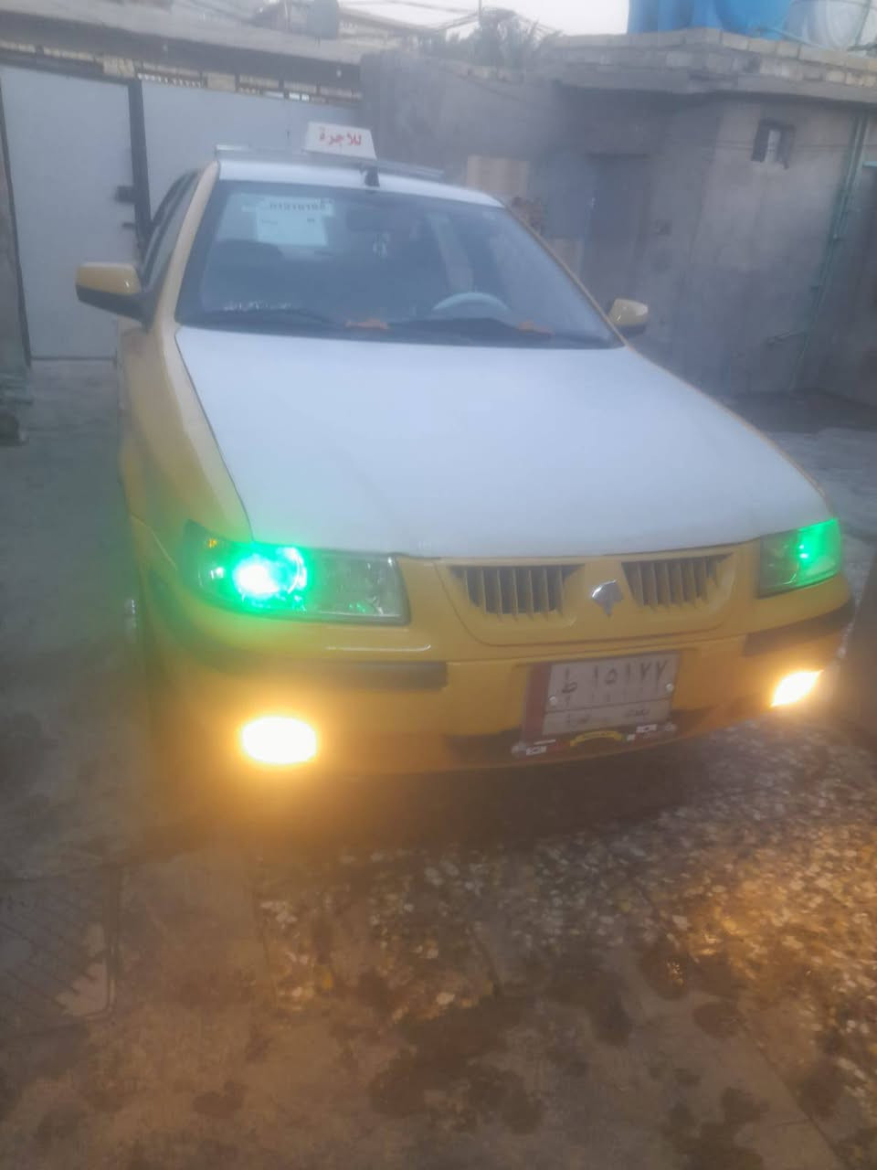 السلام عليكم  سمند للبيع 2011  سياره مابيها نقص بس كمبريسر فقط السعر 33وبيها مجال شي بسيط ***********
