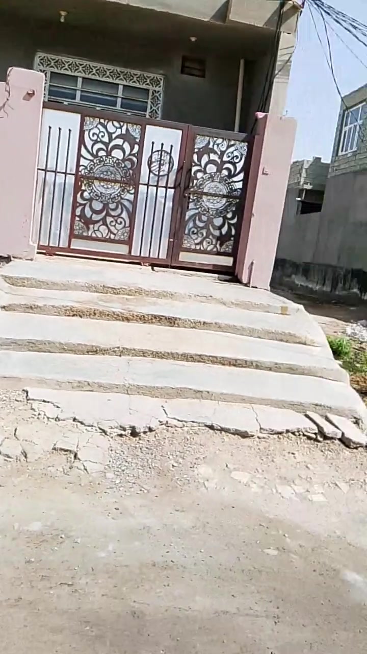 السلام عليكم ورحمه الله وبركاته
دار للبيع مساحة ١٠٠ مربع ركن 

مكان بهرز/حي شرطة 
قرب جامع الحبيب المصطفى صلى الله عليه وسلم 
كلشي متوفر 
خاص مفتوح ورقمي *********** تصل وتدلل
