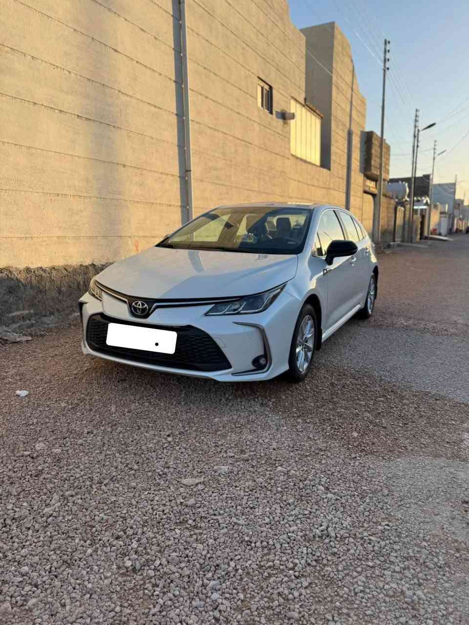 السلام عليكم سيارة كورلا 2025شركة سازز مكفولة فول مواصفات سيارة بيت ليس بيع وشراء سعره 195مكاني الرمادي 5كيلو رقم الهاتف ***********
