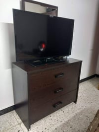 غراض للبيع  شاشة حجم 32 بدون نت+ ميز 90 الف  ثلاجة LG حجم وسط جديدة 15...