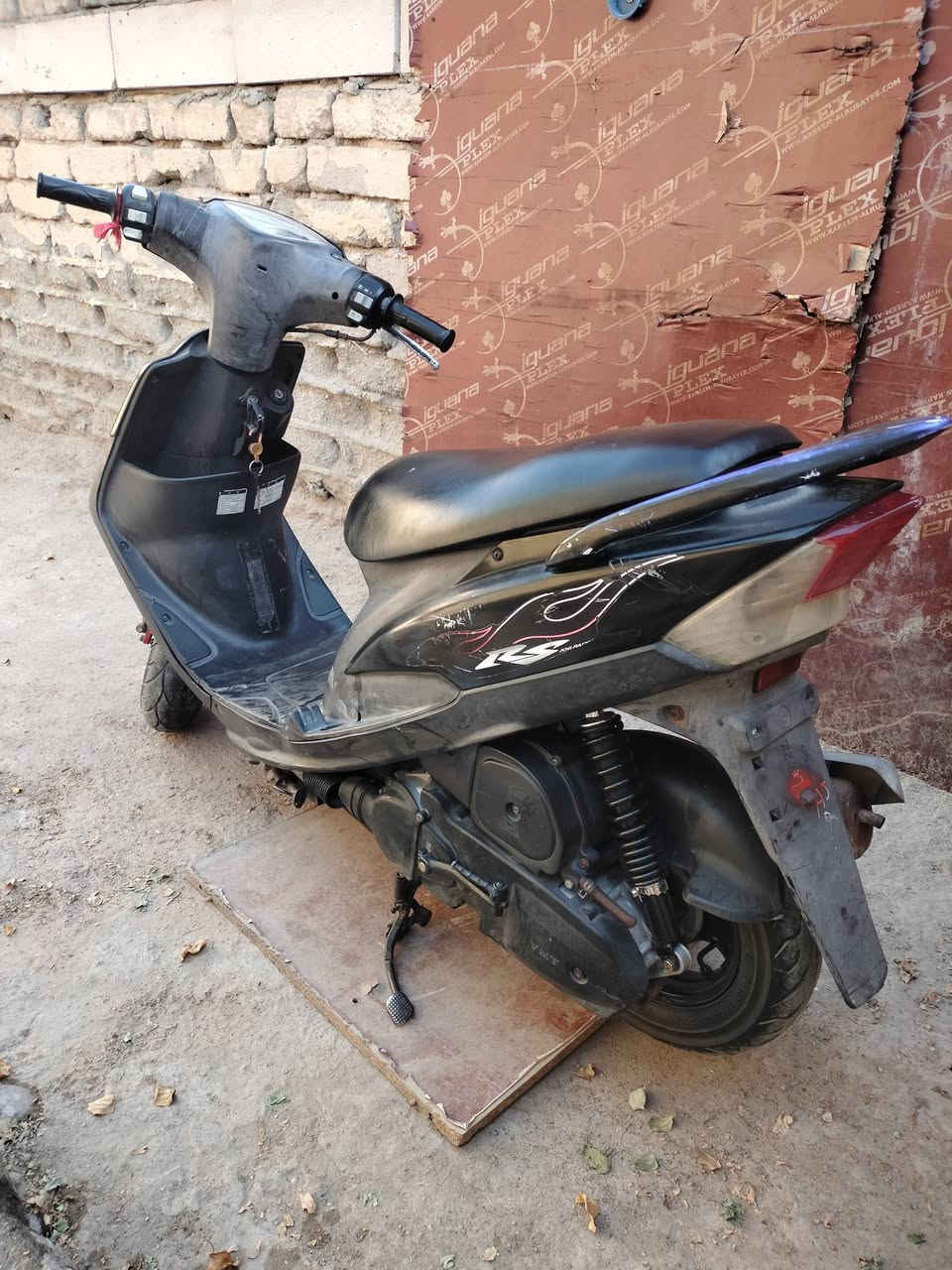 السلام عليكم ماكس عدله للبيع دراجه برغي ما مفتوح بيها مكينه 50 بلاد دراجه كلها على البلاد كهربائيات كله شغال سلف هندر ما عوزها نقص سعر 700 وبيها مجال للشراي مكان ناصريه مركز رقم الهاتف ***********
