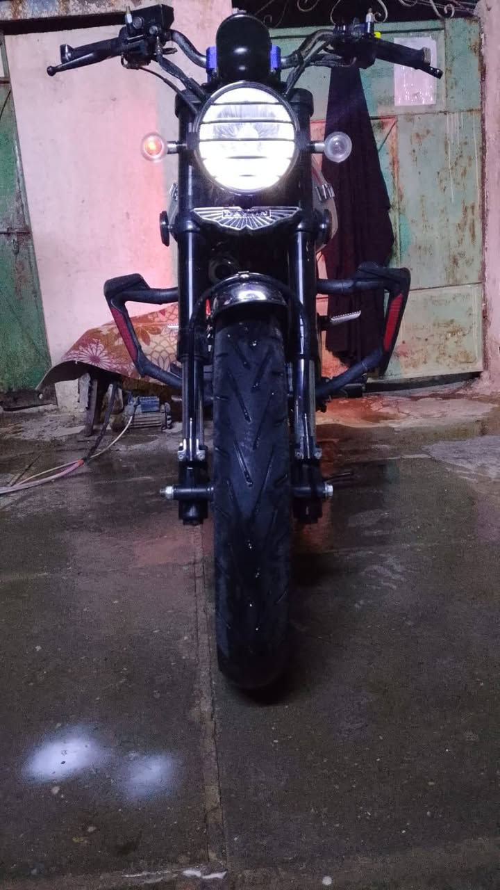 سلام عليكم دايون. لاتي اخذتها من المعرض بس مكاتبه تجي اكاتبك عليها وطيك ياها من باب بيتي الدراجه نضافه 100ب 100 انكر سلف ترايك وين ميعجبك  اطلع دراجه موديل 24 شهر 11  مكاني بغداد الحسينيه عارضها مليون 600


**إذا كنت صاحب هذا الإعلان وتريد حذفه لأي سبب، رجاءا أرسل رسالة إلى الدعم الفني**