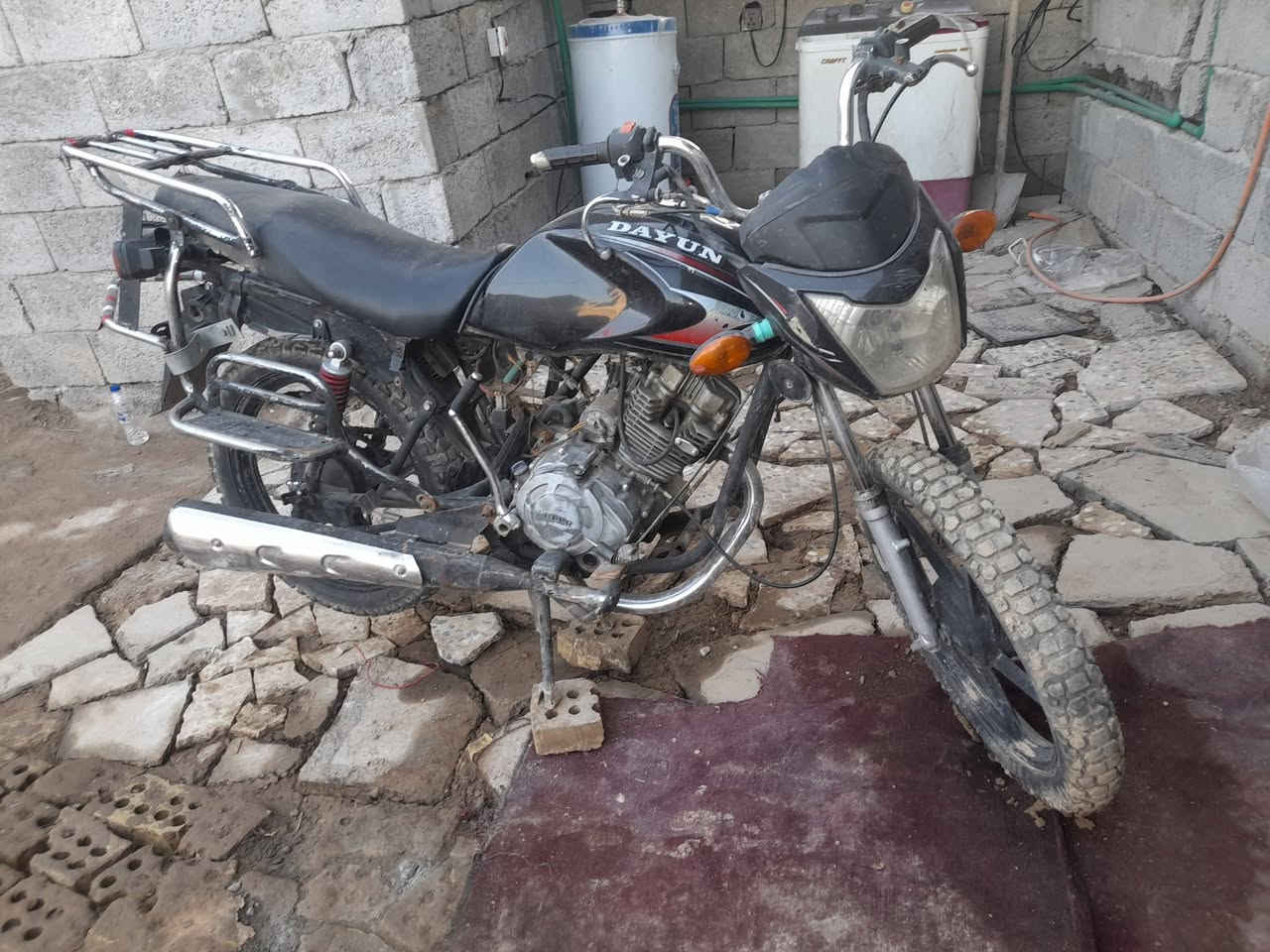 سلام عليكم دراجه ديوان خفاش شادله محرك سوبر جديد دراجه كامله نقصها بس باتري وجوزها تشغيل كهربائي كلها شغاله لايت اشاير دبلات شغاله دراجه كلك بدون أوراق سعر 300وبيها مجال ***********عنون بغداد جسر ديالى القديم
