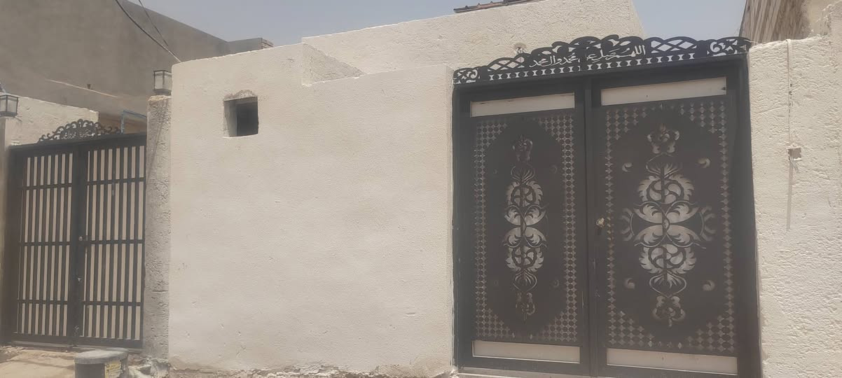 السلام عليكم بيت 100 متر بلديه للبيع الحولي شارع 30 قرب السوك التفاصيل خاص او اتصال *********** معاملة بسم الشريك
