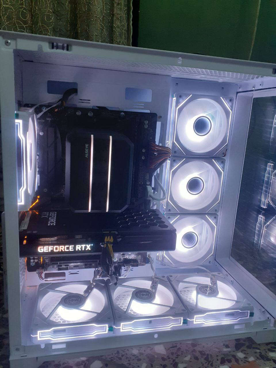 تجميعة مجمعها على ايدي كلشي بيها جديد ونظيفة مامستعملها هواية اقل ال سنة بس بحكم الظروف تاركها
مواصفاتها كرت 3050
رامات 16 كيكا دول جانل
M.2 500 G
HDD 500 G
POWER 600
مبرد غازي 
7 مراوح RGB 
جوستكات إثنين وحدة 8 bit اصلية مغناطيس والثانية عادية 
ماوس بلوتوث و ماوس عادي 
كيبورد RGB 
تستخدم للمونتاج والتصميم الثقيل والالعاب الثقيلة 
السعر 780 الف 
مكاني بغداد ماعندي توصيل 
واتس اب ***********
