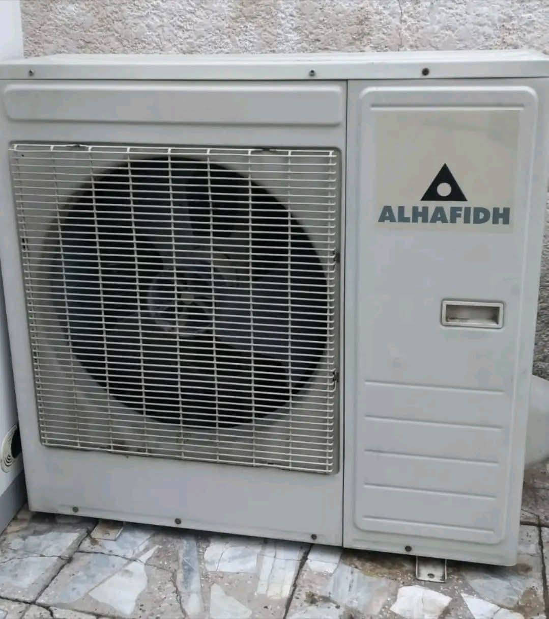 السلام عليكم متوفر سبلت الحافظ 3طن شغال تبريد ثلج شركه مامفتوح ولامبدل بي شي نضيف كلش كل كهربائياته شغاله غرض البيع شديت طاقة شمسية واريد اشد انفيرتر  السعر 450 وبي مجال رقم الهاتف *********** مكاني بابل القاسم ناحية الطليعه
