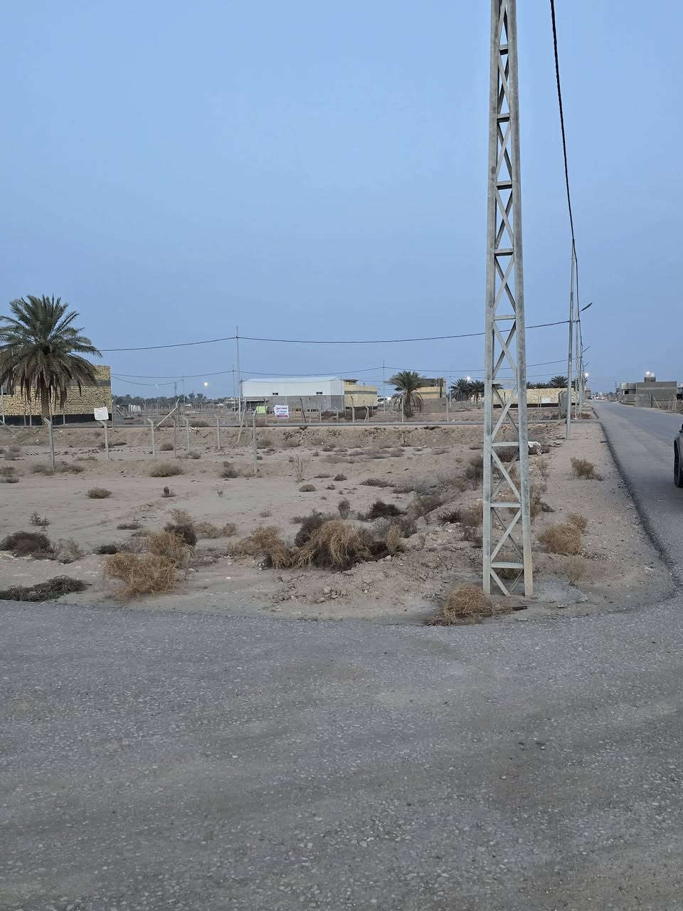 سلام عليكم قطعه للبيع مساحه ٦٠٠ متر
طريق حله نجف مجمع لامير السكني مقابيل مجمع اشور ممكن تنباع ٤٠٠ وممكن ٢٠٠ ب البلوك ل ٧ ركن صايره خدمات كامله ماء كهرباء تبليط اناره  لاستفسار الاتصال ***********
