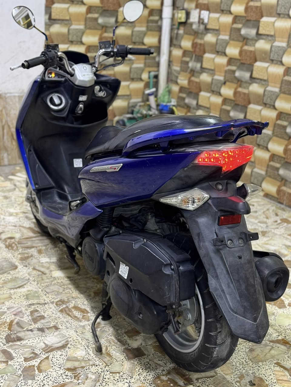 سلام عليكم دراجه ماجستى اس دراجه فول نضافه مكينه ابشرط  شلعه معدل فول مكينه ما تنسمع دراجه ما ماشيه بعدهي كهربايات كلهه شغاله اوراق كامله  تايرات دبلات جدد دراجه ما بيهه نقص برغي سعر مليون او ١٥٠ بغداد المشتل 
***********
