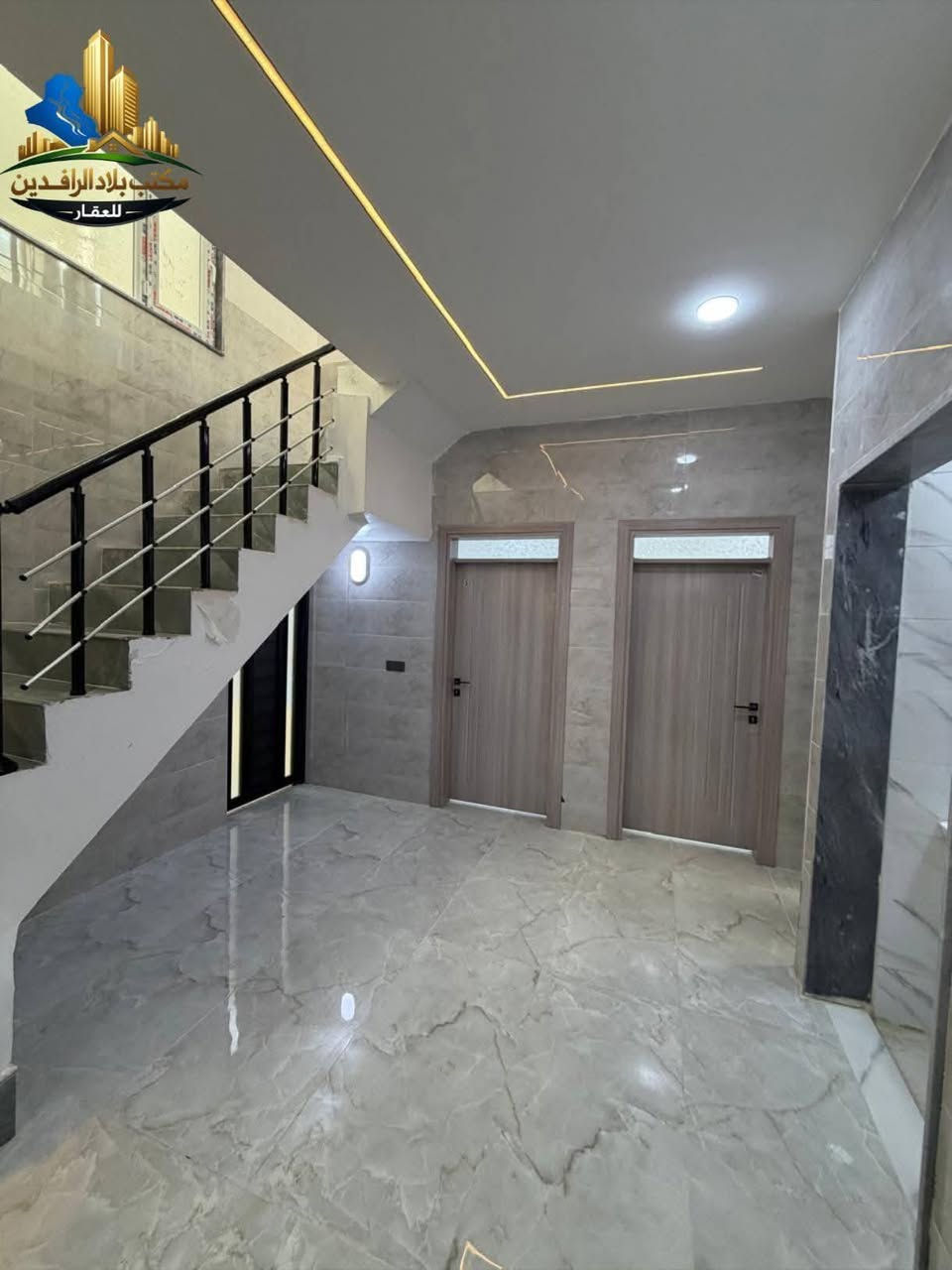 ⛔إعلان حصراا لديناا. للتميز عنوان.
 دار للبيع في الموصل حي الملايين الاولى . قرب جامع الصواف . المساحة 150م واجهه 7.5م   خمس غرف نوم واستقبال وهول وصحيات ومطبخ . بناء حديث . للإستفسار الإتصال على الأرقام .#مكتب_بلاد_الرافدين_للعقار
البناء الجاهز مقابل الكمارك مجاور تيم مارت .
***********
***********
