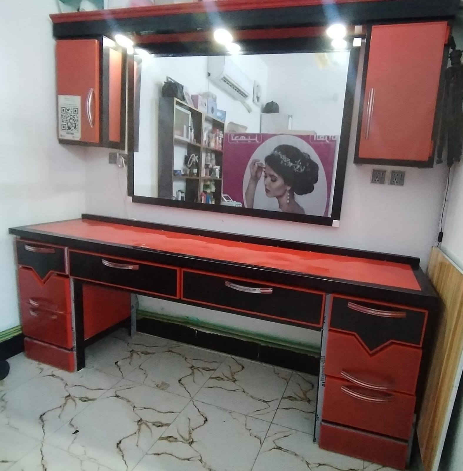 ميز صالون للبيع 
الصناعه المنيوم  
القياس 3 متر 
استخدام قليل و نضيف 
مابي  اي  كسر 
شرط تفحصو قبل متاخذوو 
لدات  ضوئيه شغاله
السعر 450
العنوان السماوه
 الجربوعيه الثانيه شارع سيد علي الضاهر الرئيسي قرب السيطره القديمه
 صالون فورسيزن للسيدات  
للاستفسار  ***********
