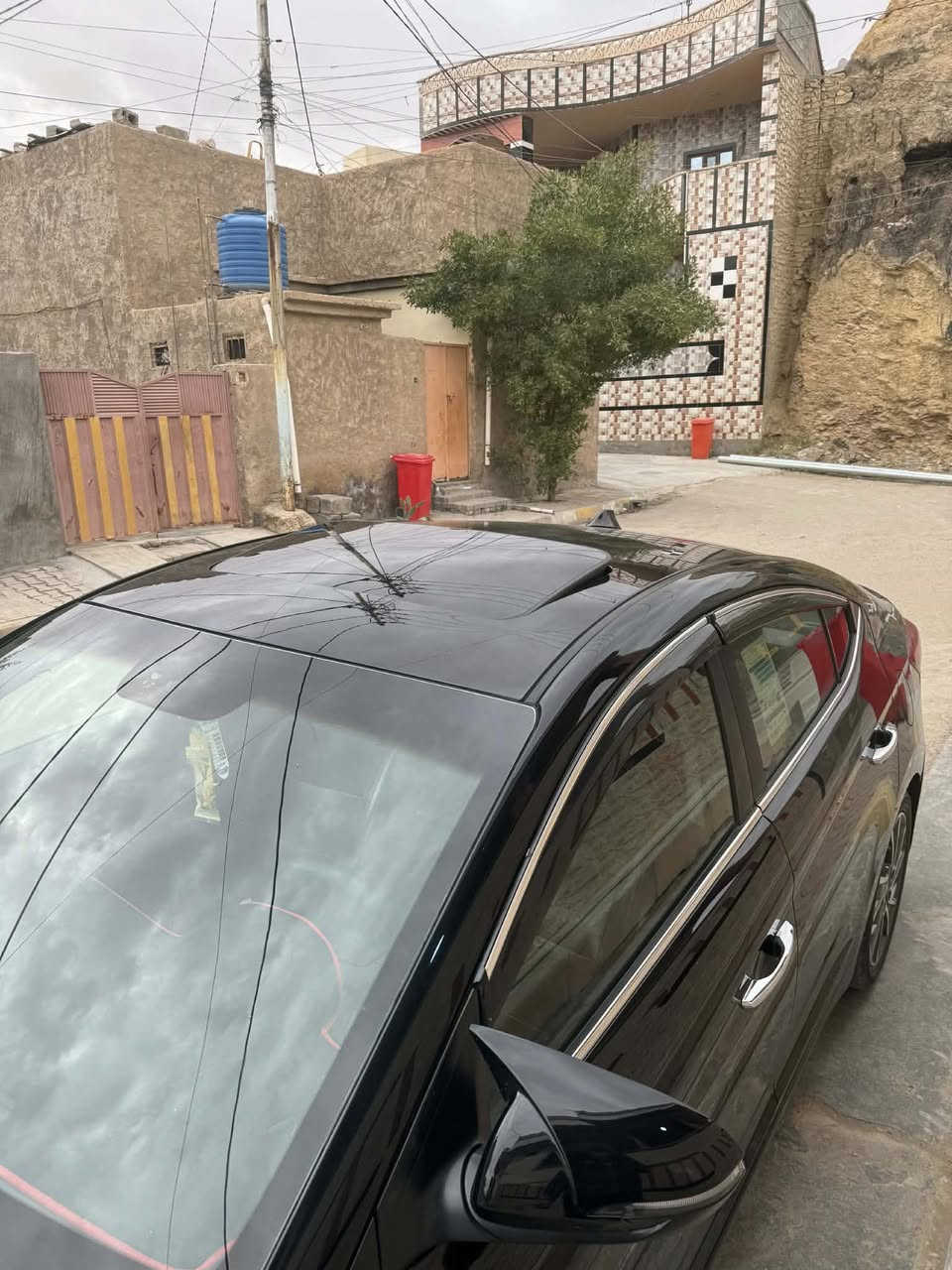 السلام عليكم … النترا 2017 وارد خليجي ( ايراني) مواصفات الإيراني معروفه فول للأخير .. السيارة خير من الله المحرك والكير والحداديه … ماشية 165 الف 
بيها صبغ ربع جاملغ الأمامي فقط 
سعر السيارة 140 وبيها مجال 
مكان السيارة … الانبار قضاء هيت 
الاستفسار اكثر ***********
