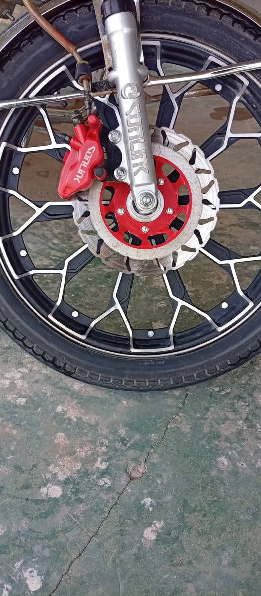 سلام عليكم دراجه ايراني للبيع 2023 دراجه مكفوله اوراق كامله ما بيهه اي نقوصات مكان بغداد سبع البور السعر 575 وبيها مجال رقم ***********
